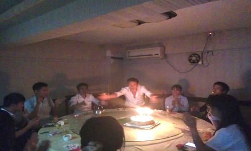 情系工眾，公司領導親身為員工過生日