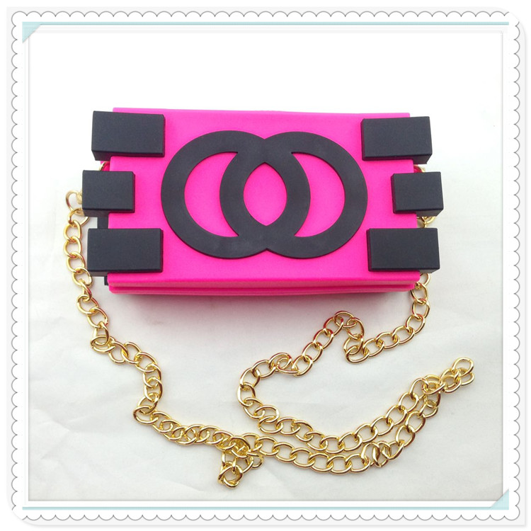 氣候干燥，如何預(yù)防硅膠制品出現(xiàn)老化等問題？